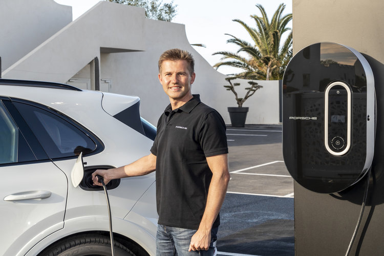 Porsche’s New Cayenne Electric Introduces Wireless Charging