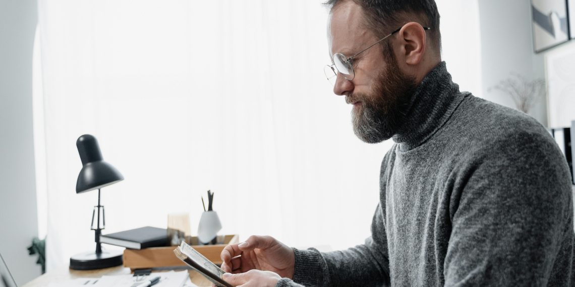 Photo by Tima Miroshnichenko: https://www.pexels.com/photo/businessman-man-hands-woman-6694558/
