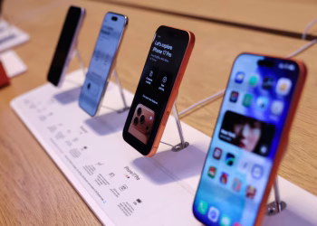 Apple Faces Tough Choice Amid Memory Chip Shortage